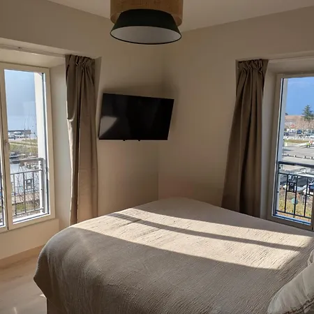 De La Maison Aparthotel *